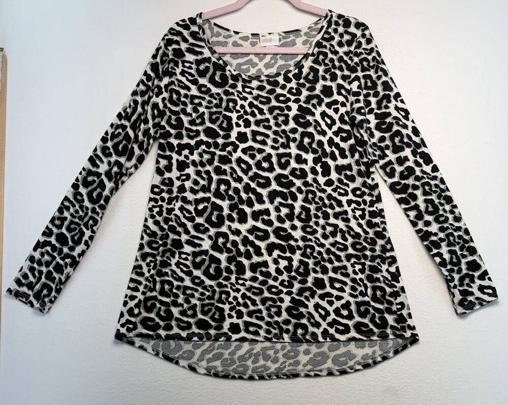 LuLaRoe M Leopard Crew Neck Long Sleeve Women's Tunic Layering Casual Animal